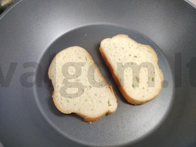 Skrebučiai su šprotų ir šviežiu agurku Žingsnis 1