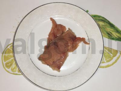 Brusketa su silpnai sūdyta lašiša „Vladivostok-Paryžius“ Žingsnis 1