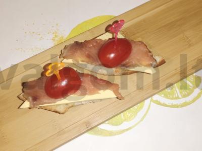 Brusketa su silpnai sūdyta lašiša „Vladivostok-Paryžius“ pagrindine nuotrauka