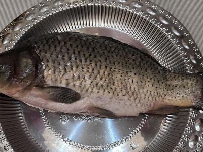 Įdarytas karpis su daržovėmis skaniame marinate Žingsnis 1