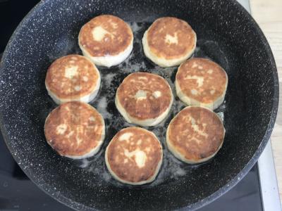 Švelnūs varškėčiai pusryčiams Žingsnis 4