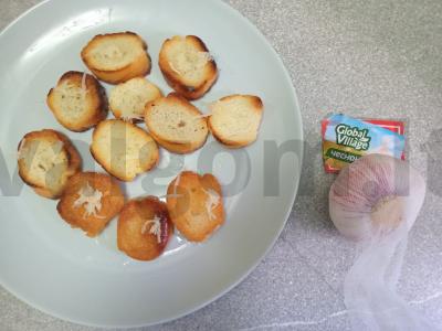 Skrebučiai su česnaku ir parmezanu Žingsnis 4