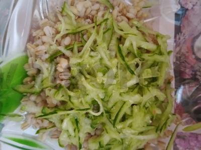 Perlovka su agurku, kiaušiniu ir raudonąja paprika Žingsnis 3