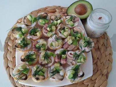 Tartaletės su varškės sūriu ir jūros gėrybėmis pagrindine nuotrauka