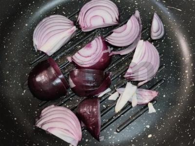 Ledinis salotas su parmezanu, bekonu ir pušų riešutais Žingsnis 1