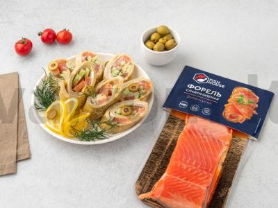 Kiaušinių ritinėliai su upėtakiu ir sūriu pagrindine nuotrauka