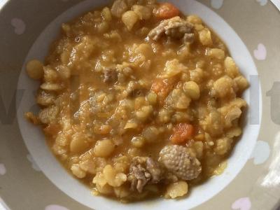 Žirnių sriuba su vištienos oda pagrindine nuotrauka