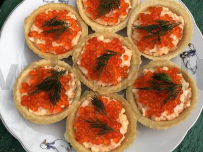 Tartaletės su ikrų padažu pagrindine nuotrauka