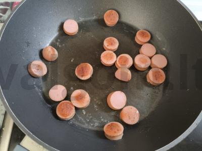 Omletas su dešrelėmis pusryčiams Žingsnis 2