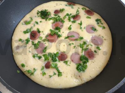 Omletas su dešrelėmis pusryčiams Žingsnis 5