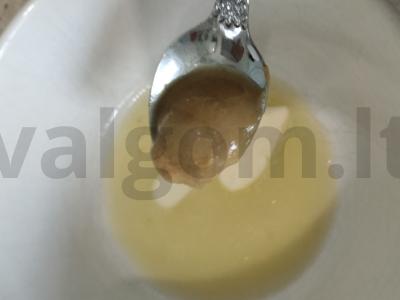 Kanarė „Laiveliai“ su obuoliu ir silke ant juodos duonos Žingsnis 2