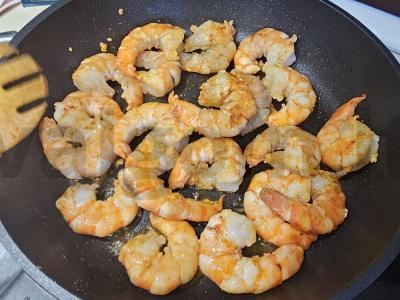 Baltymų salotas su rukola ir krevetėmis Žingsnis 3