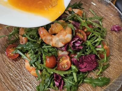 Baltymų salotas su rukola ir krevetėmis Žingsnis 4