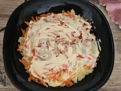 Silkė po šubomis su raudonuoju svogūnu Žingsnis 6