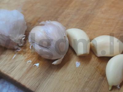 Burokėlių salotos su česnaku ir majonezu Žingsnis 3