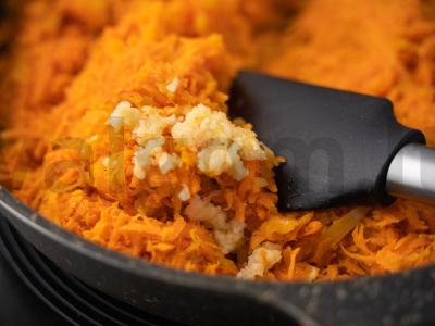 Vegetariškos morkų kotletai Žingsnis 5