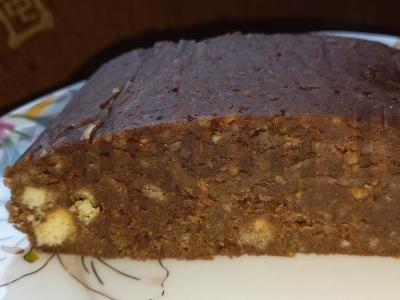 Kukurūzų pyragas su lazdyno riešutais pagrindine nuotrauka