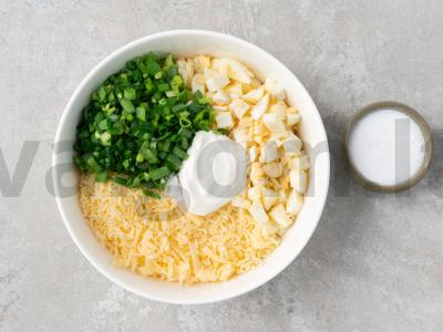 Žuvies pyragas su svogūnais ir kiaušiniais Žingsnis 2