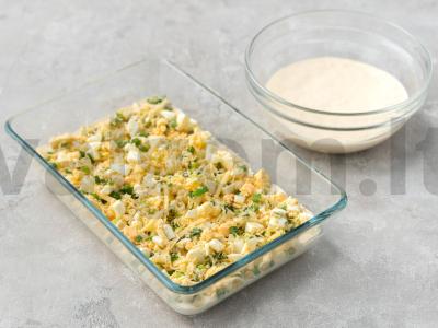 Žuvies pyragas su svogūnais ir kiaušiniais Žingsnis 5