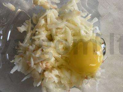 Avižiniai sausainiai be cukraus su obuoliu ir razinomis Žingsnis 2