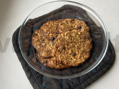 Avižiniai sausainiai be cukraus su obuoliu ir razinomis pagrindine nuotrauka