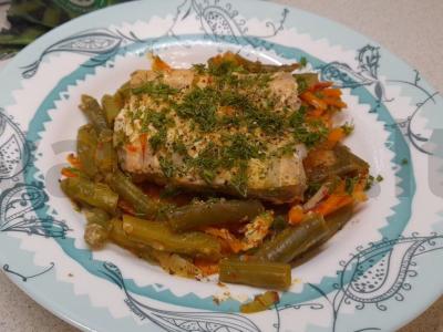 Lašišos filė su žaliąja pupelių pagrindine nuotrauka