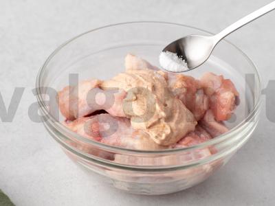 Kepintos vištienos sparneliai traškioje tešloje Žingsnis 2