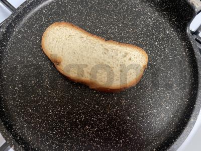 Skrebučiai su traškia duona ir žuvimi sveikam pusryčiui Žingsnis 1