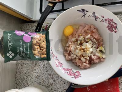 Smulkintos kotletai su svogūnais ir krapais Žingsnis 4