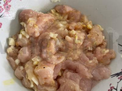 Smulkintos kotletai su svogūnais ir krapais Žingsnis 6