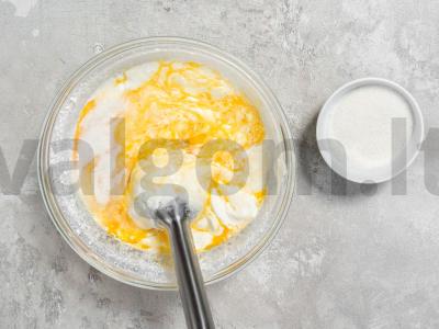 Varškės ir grietinės sūrio pyragas Žingsnis 2