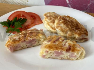 Blynai su sūriu ir dešra pagrindine nuotrauka