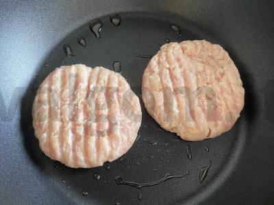 Kalakutienos kotletas lavaše su maasdamo sūriu Žingsnis 1