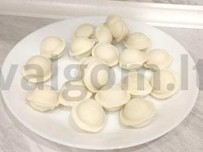 Koldūnai grybų sultinyje su žolelėmis Žingsnis 1