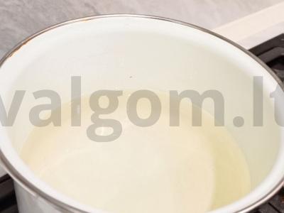 Koldūnai grybų sultinyje su žolelėmis Žingsnis 2