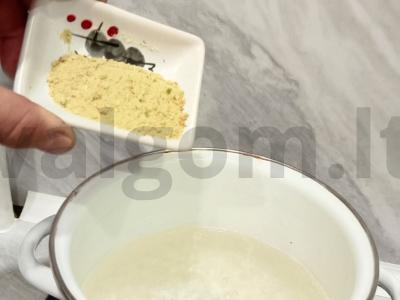 Koldūnai grybų sultinyje su žolelėmis Žingsnis 3