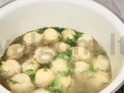 Koldūnai grybų sultinyje su žolelėmis Žingsnis 6