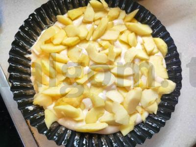 Šarlotė su ruduoju cukrumi ir likieriumi Žingsnis 4