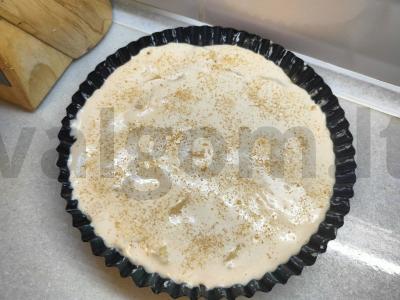 Šarlotė su ruduoju cukrumi ir likieriumi Žingsnis 5