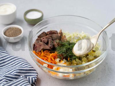 Salotas „Kazakiškas“ su vištienos kepenėlėmis ir kopūstais Žingsnis 7