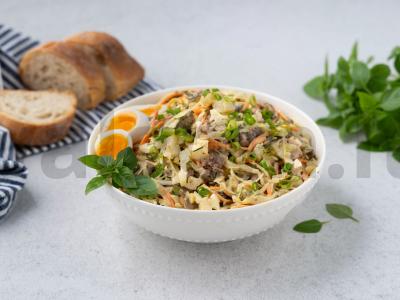 Salotas „Kazakiškas“ su vištienos kepenėlėmis ir kopūstais pagrindine nuotrauka