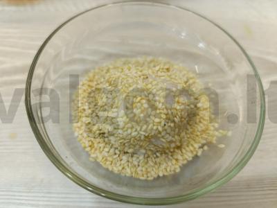 Onigiri su varškės sūriu ir pomidoru Žingsnis 6