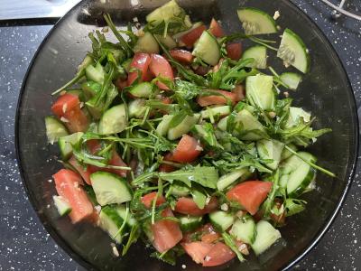 Daržovių salotas su rukola ir graikiniais riešutais Žingsnis 6