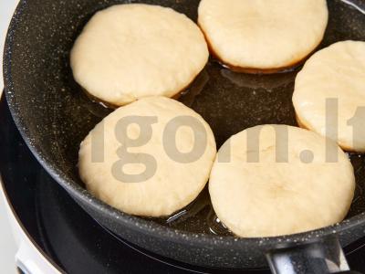 Pyragėliai su kefyru keptuvėje Žingsnis 9