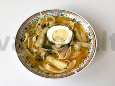 Sriuba su makaronais jautienos sultinyje pagrindine nuotrauka