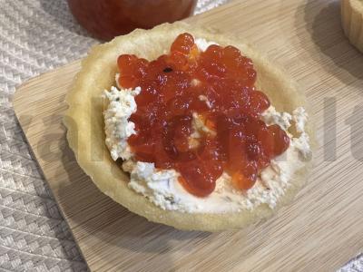 Krekeriai su ikrais, varškės sūriu ir sviestu Žingsnis 4