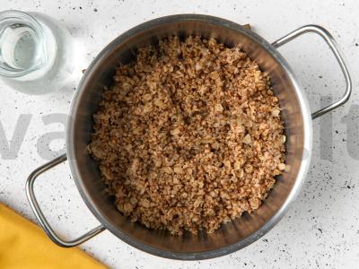 Grikių blynai su saldžiu sūrio padažu Žingsnis 1