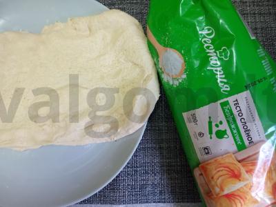 Chachapuri iš sluoksniuoto mielinio tešlos ir suluguni sūrio Žingsnis 1