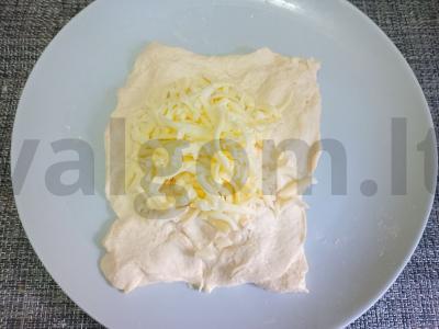 Chachapuri iš sluoksniuoto mielinio tešlos ir suluguni sūrio Žingsnis 3