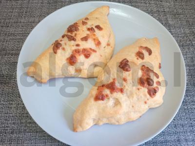 Chachapuri iš sluoksniuoto mielinio tešlos ir suluguni sūrio pagrindine nuotrauka